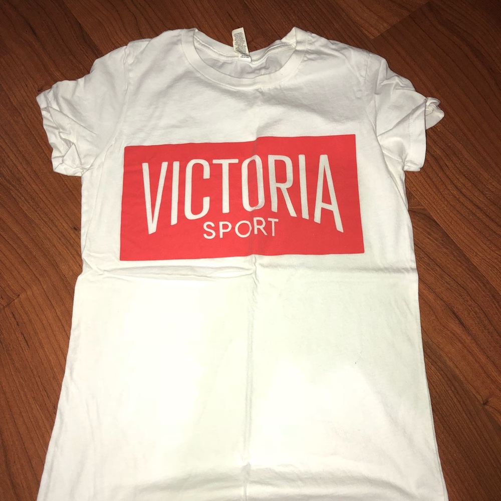Victoria sport tee